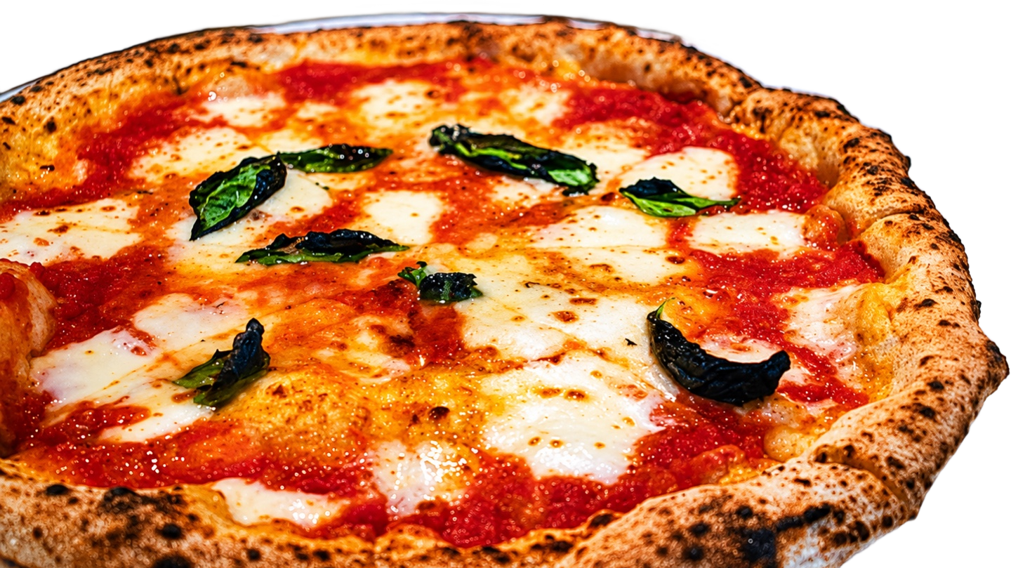 Pizza margherita recién salida del horno de piedra